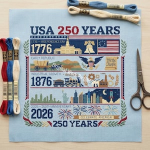 Puede incluir: Un proyecto de punto de cruz que celebra los 250 años de EE. UU., con imágenes históricas y el texto "USA 250 YEARS". Incluye hilos de bordar rojos, blancos y azules, y tijeras. El diseño muestra períodos históricos clave.