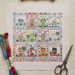 Calendario de casas de 12 meses con patrón de punto de cruz, muestrario mensual de temporada, bordado "Hogar para todas las estaciones", gráfico de arte popular de pueblos (PDF)