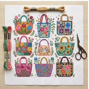 Puede incluir: Un patr&oacute;n de punto de cruz sobre tela Aida blanca que muestra nueve bolsos con dise&ntilde;os florales y geom&eacute;tricos. El kit incluye tres madejas de hilo de bordar en beige, verde y rosa, junto con unas tijeras de metal de estilo vintage.