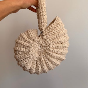 Seashell Holding Shape Crochet Summer Bag, Beige Beach Bag, Vacation Bags, top handle Sea Bag, Weekend Bag, Mermaid Seashell