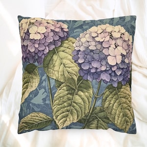 Kussen paarse hortensia, vintage tuinbloemkussen, sierkussen botanische bloei, rustiek bloemen natuurdecor, cottagecore-accent