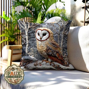 Sierkussen met winterse bosuil, volkskunst kussen, neutrale decoratie met bosdieren, gezellige cottage accent, kussen geïnspireerd op de natuur