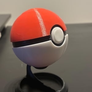 Funktionaler Pokéball mit Display Ständer – Cosplay Requisite & Sammlerstück