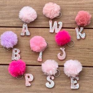 Llavero con letra rosa brillante, llavero de resina, llavero personalizado, llavero de mochila para niños, llavero de regalo, llavero con brillantina