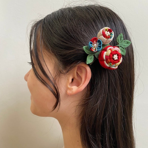 Broche/barrette japonaise fleurs rouges