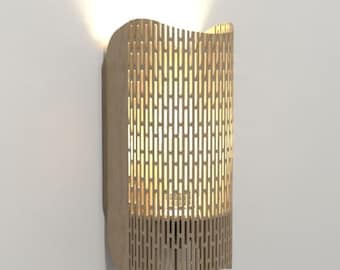 Könnte beinhalten: Eine Wandleuchte aus Holz mit geschlitztem Design, von innen beleuchtet. Die Leuchte besteht aus 4 mm Sperrholz und ist an einer weißen Wand befestigt. Der Text "DIGITALER DOWNLOAD" und ".DXF .SVG" sind sichtbar.