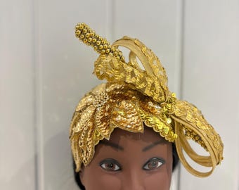 Cappello a doppia coppa dorata