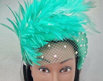 Bibi halo vert frais avec un beau design de plumes.