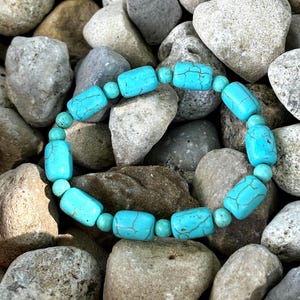 CalmWave Armband - Türkis Howlith Perlen, handgemachter Boho Schmuck, Stress Relief und Balance