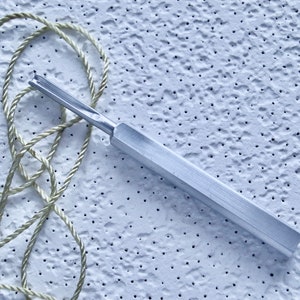 Rosary knotting tool, 3.5mm grooved knotting tool, rosary knot maker, knot tool, paracord knotting tool. Our midsize knotting tool.