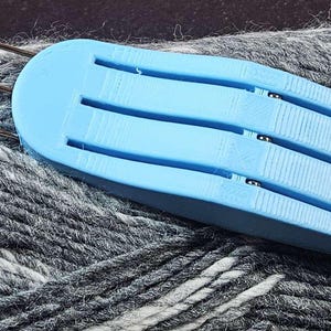 3D Printed Handle Cordsmith I-Cord Tool (Worsted / Larger Hooks) with Replaceable Needles - Various Colors - 3 Hook