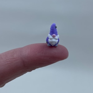 Teeny Tiny Micro Miniature Garden Gnome Statua Figurina Casa delle Bambole 1/12 Scala 1:12