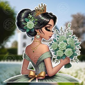 Op de afbeelding: Digitale illustratie van een vrouw in een groene jurk die een boeket groene rozen vasthoudt. Ze draagt een gouden kroon, oorbellen en een ketting. Haar haar is opgestoken met groene bloemaccenten. De afbeelding heeft een zachte, dromerige uitstraling.