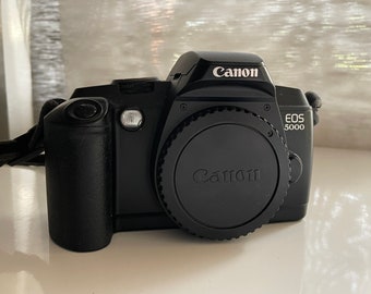 Appareil photo reflex analogique rétro - Canon EOS 5000, fonctionnel