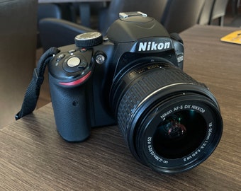 Appareil photo reflex numérique - Nikon D3200 + objectif 18-55, fonctionnel, en très bon état