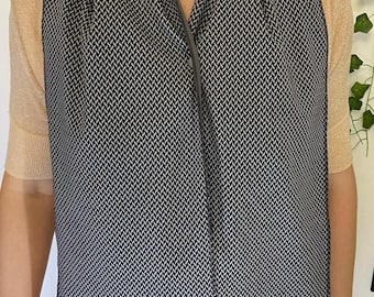 Waterproof adult bib – Adult meal napkin – Senior clothing protector – Stylish senior bib – Meal aid for people with reduced mobility