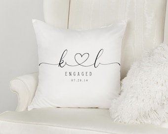 Custom Couple Pillow Wedding Gift, Engagement Gift for Couple, Bridal Shower Gift, Newlywed Gift, Anniversary Gift, Personalized Pillow