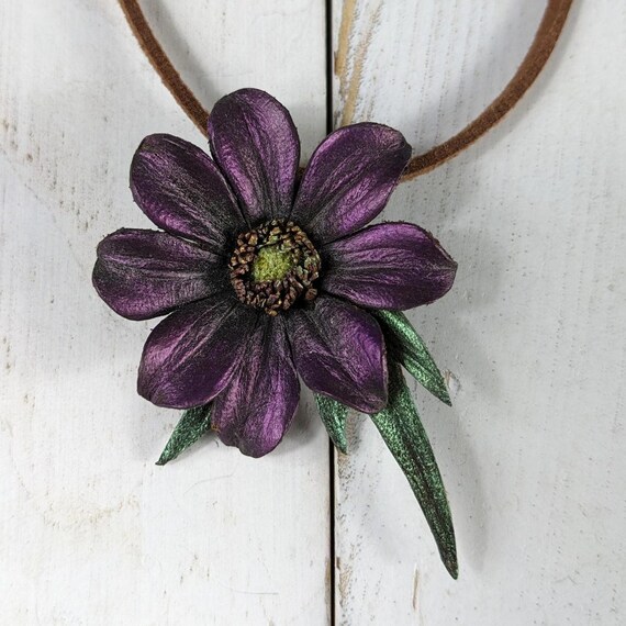 Vintage leather flower pendant choker. Reclaimed … - image 7