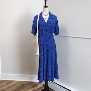 Vintage 80s Leslie Fay blue midi dress with polka dots, button front, side pockets, collar, size 10, partial elastic waist