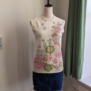 Vintage 70s Floral Blouse – Cottagecore Mod Sleeveless Pullover Top M/L Devon