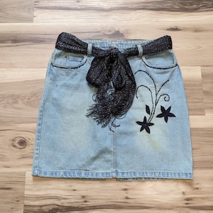 Vintage Y2K Floral Denim Skirt – Vtg 00s Boho Fairy Whimsigoth Jeanology Blue Cotton Midi Skirt with Embroidery Size 10