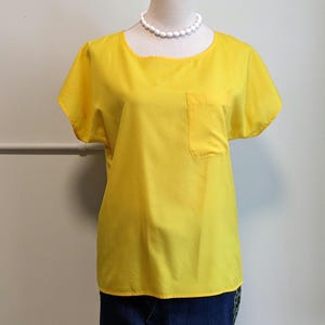 Vintage 1980s Yellow Blouse – Medium | Minimalist Short Sleeve Pullover Top | Retro Summer Dopamine Dressing