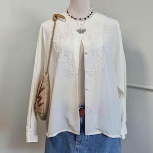 Vintage 80s ivory blouse petite L – embroidered button-up top by Diversity with lace cuffs, satin finish, and romantic boxy fit