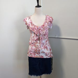 Vintage Y2K Coquette Fairy Blouse – XS Pink Floral Ruffle Top by Lauren Concord E23341