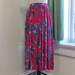 Vintage 90s floral midi skirt by Leslie Lucks, rayon fabric, side zip, lightweight boho cottagecore style, fits women’s small