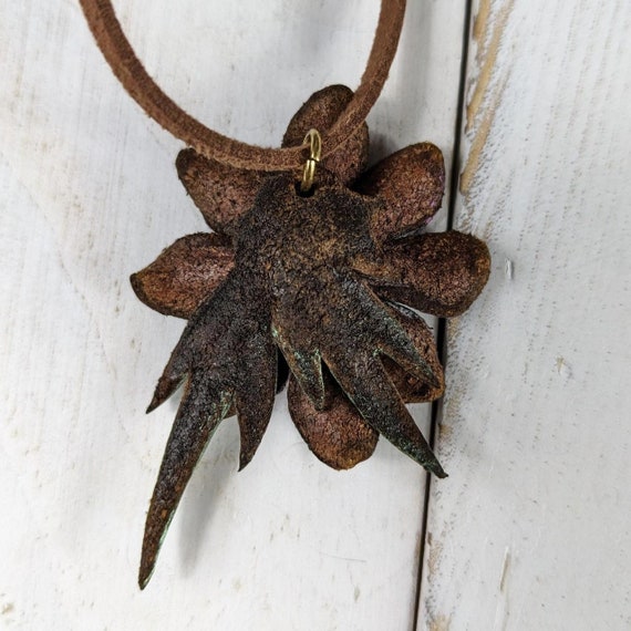 Vintage leather flower pendant choker. Reclaimed … - image 8