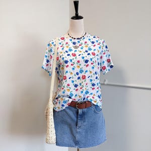 Vintage 90s white floral print blouse – boxy lightweight pullover top by Bentley, small oversized fit, soft cottagecore coquette look