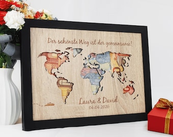 Gepersonaliseerde wereldkaart als huwelijksgeschenk in geldformaat | DIN A5, A4 of A3 in een echt houten frame | Huwelijksgeschenk voor reizigers.