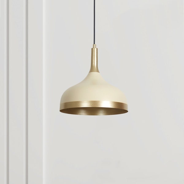 Suspension minimaliste d'inspiration scandinave crème et or, suspension métallique moderne avec touches dorées élégantes