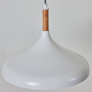 Luzarana Lampe à suspension blanche et dorée d'inspiration scandinave, câble réglable de 35 cm, forme minimaliste avec détails en bois, plafonnier moderne en métal image 5