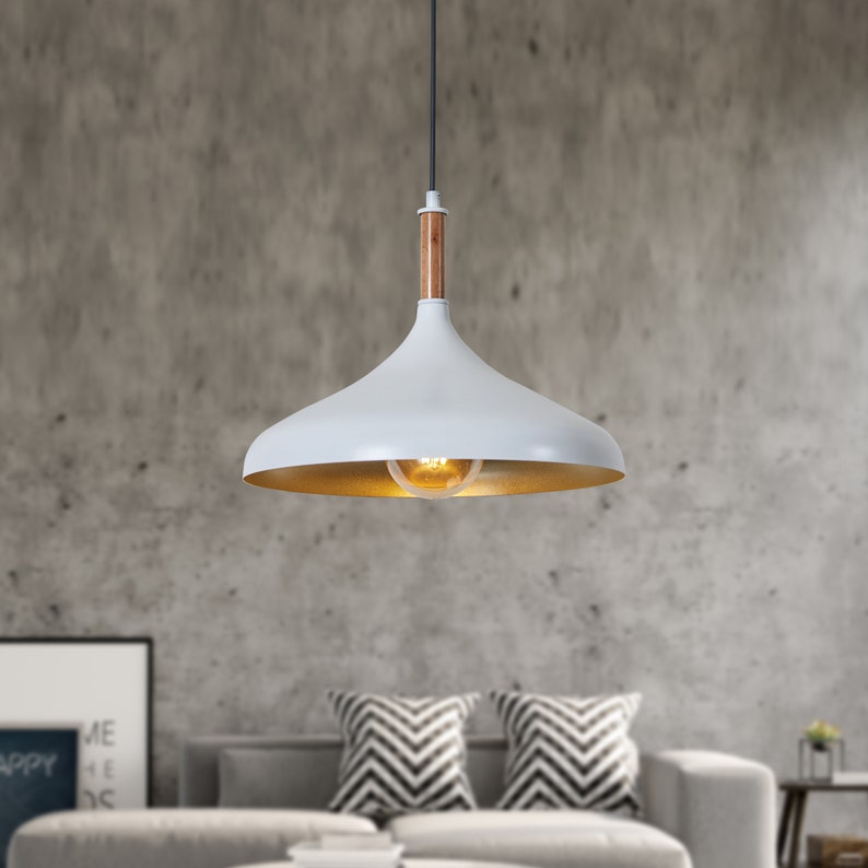Luzarana Lampe à suspension blanche et dorée d'inspiration scandinave, câble réglable de 35 cm, forme minimaliste avec détails en bois, plafonnier moderne en métal image 1