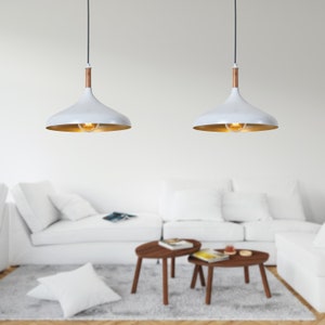 Luzarana Lampe à suspension blanche et dorée d'inspiration scandinave, câble réglable de 35 cm, forme minimaliste avec détails en bois, plafonnier moderne en métal image 2