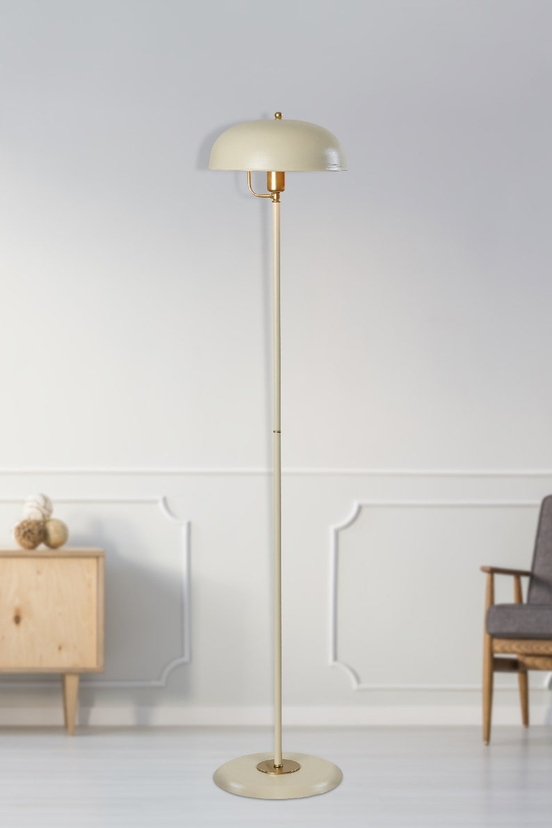 Lampadaire élégant crème doré, lampadaire élégant avec touches de laiton, salon moderne Mid-Century, éclairage de sol design luxueux Cream