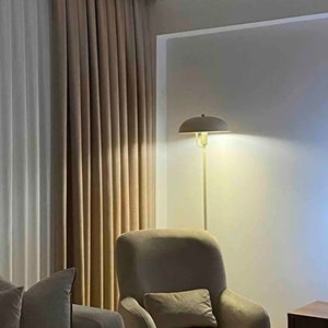 Lampadaire élégant crème doré, lampadaire élégant avec touches de laiton, salon moderne Mid-Century, éclairage de sol design luxueux image 5
