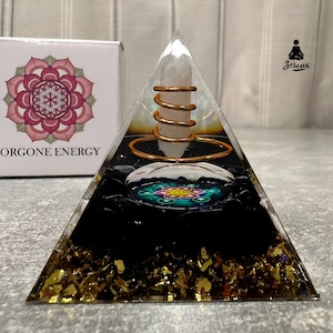 Pirámide de orgonita de cristal natural - Pirámide de orgón hecha a mano Espiral de cobre Grado A++ Curación Protección EMF Decoración del hogar Reiki Chakra Espiritual