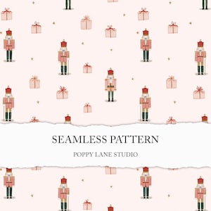 Puede incluir: Un patrón sin costuras con ilustraciones en acuarela de cascanueces rosas de juguete, regalos envueltos y estrellas doradas sobre un fondo rosa claro. También está presente el texto "SEAMLESS PATTERN" y "POPPY LANE STUDIO".