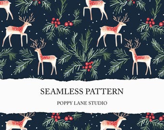 Peut inclure: Un motif sans couture avec des illustrations à l'aquarelle de cerfs, de baies rouges et de branches de conifères sur un fond bleu foncé. Le texte "SEAMLESS PATTERN" et "POPPY LANE STUDIO" sont affichés en blanc.
