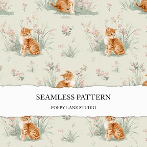 Könnte beinhalten: Nahtloses Muster mit orangefarbenen Tabby-Kätzchen inmitten rosa Blumen und grünem Gras. Die Kätzchen sind in verschiedenen Posen. Der Hintergrund ist hellgrün. Der Text "SEAMLESS PATTERN" und "POPPY LANE STUDIO" werden angezeigt.