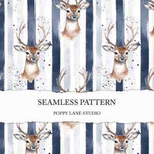 Puede incluir: Un patrón sin costuras con ilustraciones de acuarela de cabezas de ciervos con cuernos sobre un fondo de rayas azules y blancas. El patrón es perfecto para telas, papel tapiz o papel de regalo.