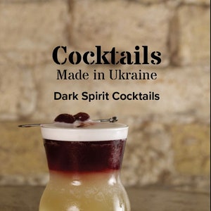 Könnte beinhalten: Ein mehrschichtiger Cocktail mit einem weißen Schaum oben, einer dunkelroten mittleren Schicht und einer hellgelben unteren Schicht. Der Cocktail ist mit zwei roten Kirschen und einem Cocktailspieß garniert. Der Text "Cocktails Made in Ukraine Dark Spirit Cocktails" ist über dem Cocktail sichtbar.