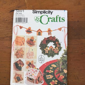 Simplicity 5891  sewing pattern, tree skirt, Christmas ornaments