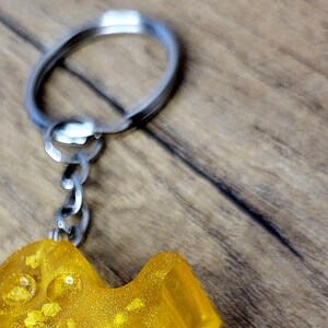 Gold Geist Schlüsselanhänger Niedlicher 5 cm Anhänger - Perfektes Geschenk für Halloween Liebhaber - Einzigartiger und Stilvoller Schlüsselanhänger