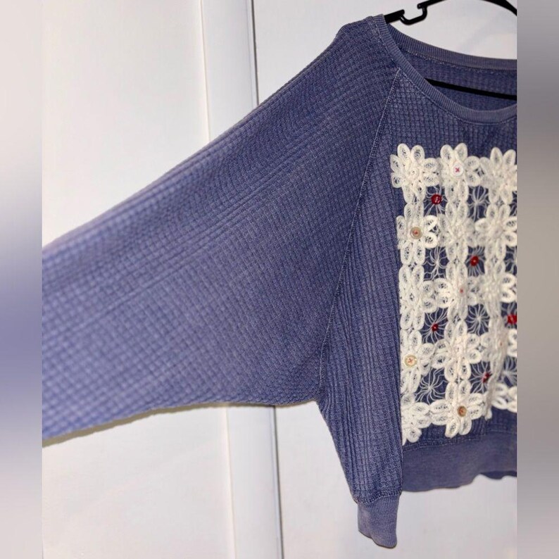 Free People Vibe Upcycled Cottage Core Blue Denim Waffle Batwing Top Lace 8/10 image 5