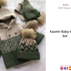 Puede incluir: Un conjunto de invierno para bebé tejido en beige y verde, que incluye una chaqueta con capucha, gorro y bufanda, cada uno adornado con un pompón esponjoso. La chaqueta tiene botones de madera. El conjunto es para el invierno.
