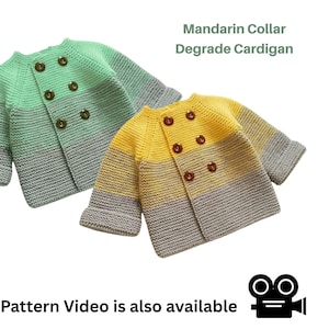Puede incluir: Dos cárdigans degradados de cuello mandarín tejidos. Uno es verde y gris, el otro es amarillo y gris. Cada uno tiene botones marrones. El texto "Mandarin Collar Degrade Cardigan" es visible. "Pattern Video is also available" también es visible.