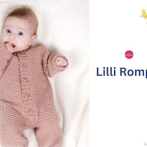 Puede incluir: Un bebé con un pelele de punto rosa con botones marrones. El pelele tiene un patrón de punto texturizado.